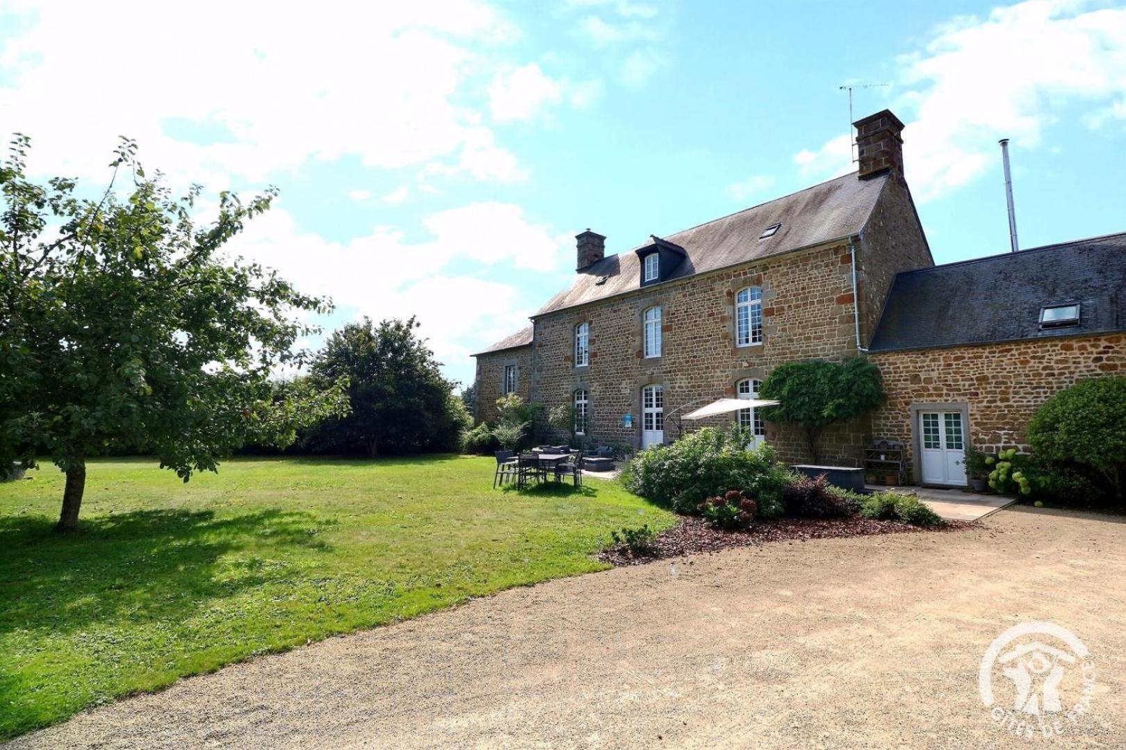 La Gentilhommiere Bed & Breakfast La Bazouges-du-Desert Exterior photo
