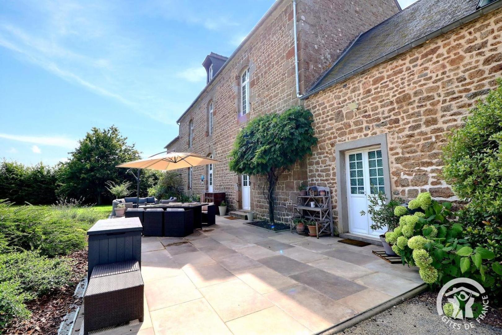 La Gentilhommiere Bed & Breakfast La Bazouges-du-Desert Exterior photo